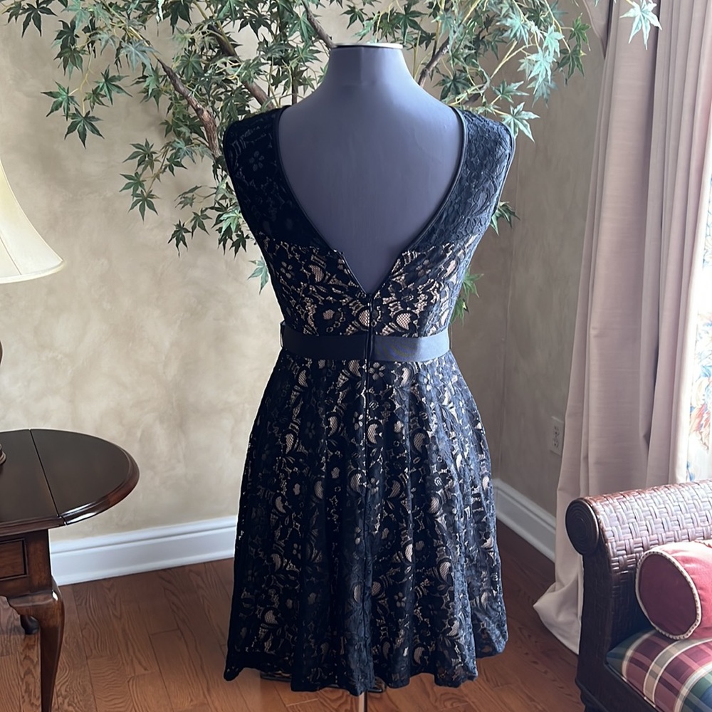Ladies fun semi formal dress - Picture 5 of 8